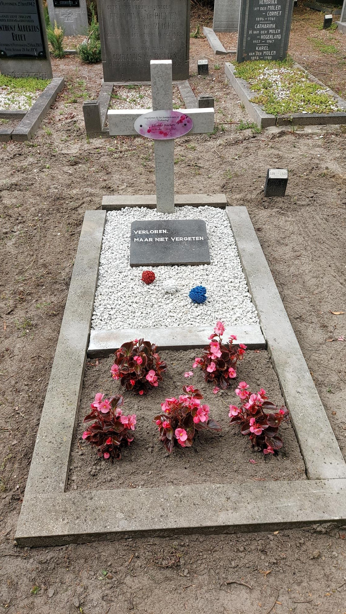 Het herstelde graf van Elizabeth Boucherie