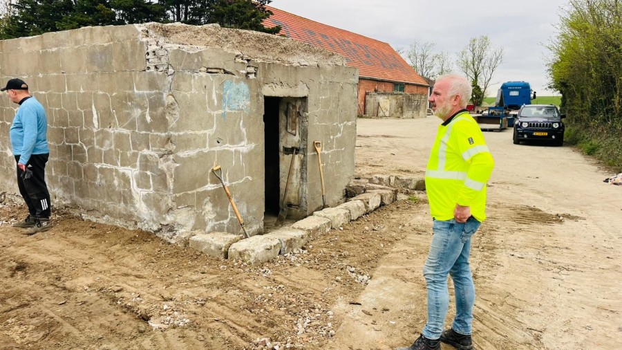 Werk aan de bunker in Oudelande