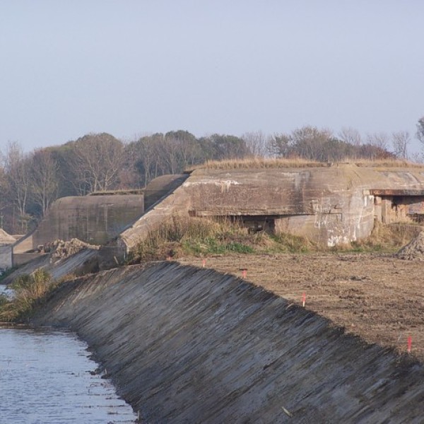 De bunkers worden onderhanden genomen.