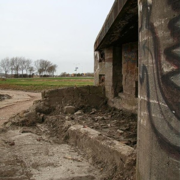 Bij deze 631 staat een muurtje van Formsteine voor de hele ingangspartij.