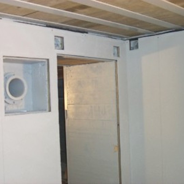 De wandbekleding in de Rechnenraum zit er in.