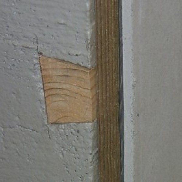 Nog niet zo lang geleden door de vrijwilligers eruit gesloopt. Nu weer met gevoel voor het detail teruggezet.